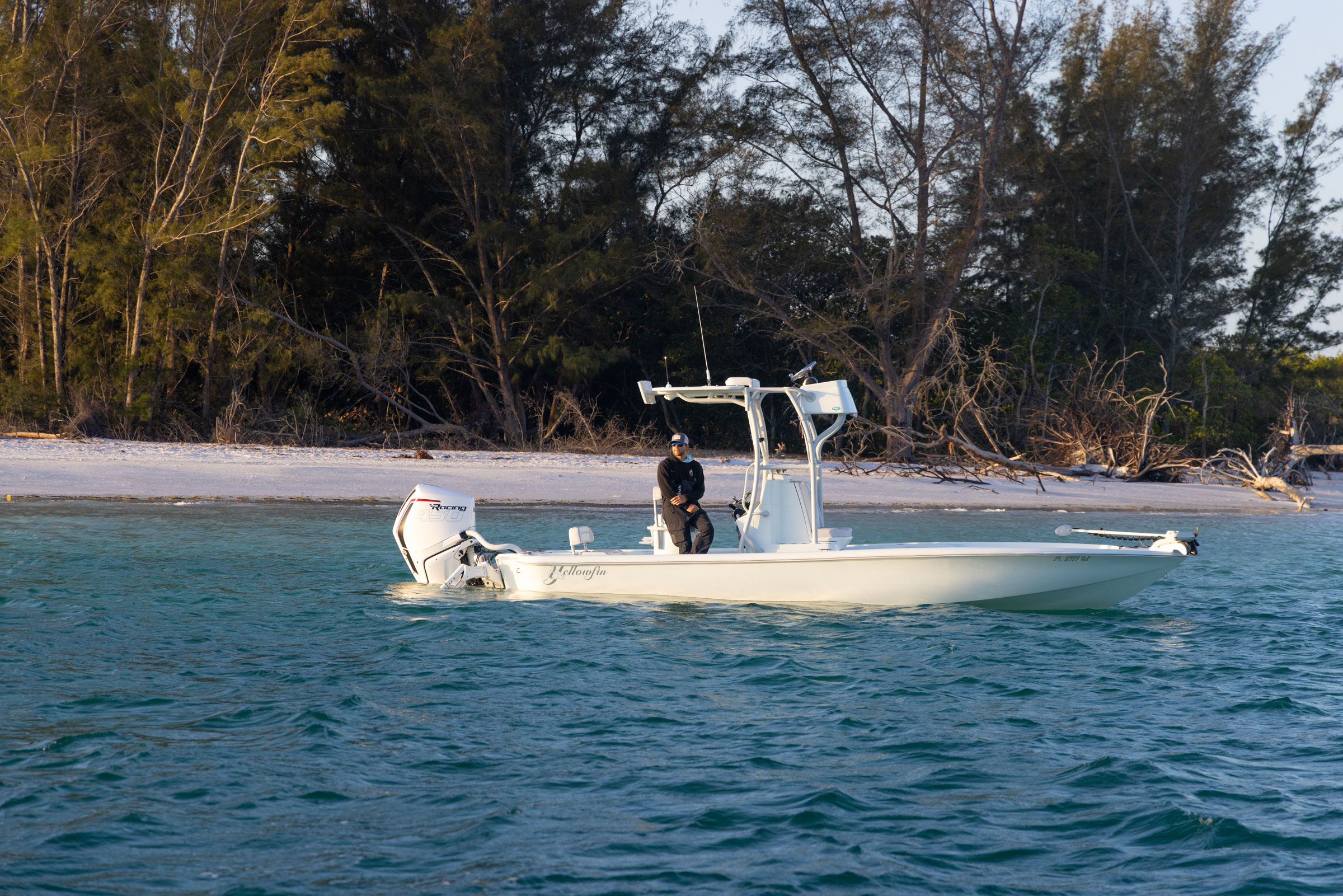 Yellowfin 24 Carbon Elite Center Console Bay Boat