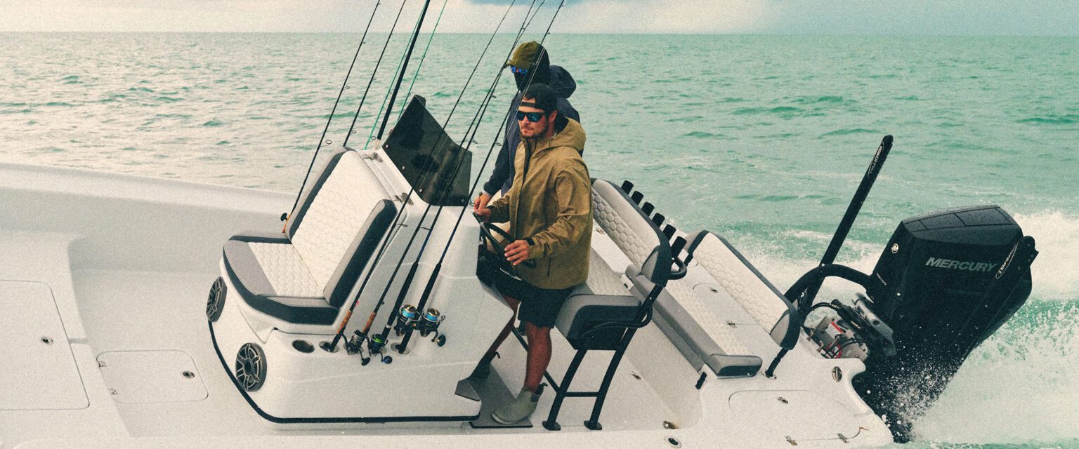 24 Foot Center Console Bay Boat | Yellowfin